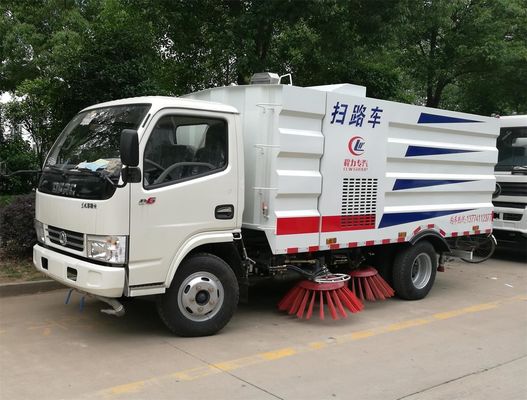 Narrow Street Sweeping Broom Sweeper Truck With 3.5M3 Vacuum Dust Tank