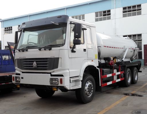 Full Drive Off Road Sewage Cleaning Truck , 6x6 HOWO Sewage Tanker Truck
