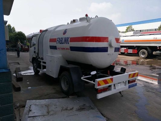 2.5MT Bobtail Propane Truck , Dongfeng 4X2 Small Cylinder Filling Fuel Bowser Truck