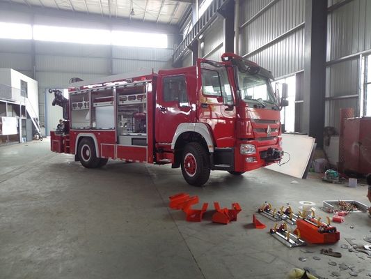 Rescue Fire Brigade Truck Howo 4 X 2 Emergency Fire Fighting Truck With 5 Tons Crane
