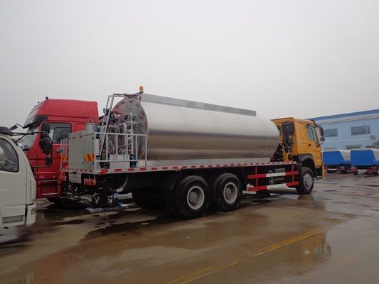 16CBM Bitumen Distribution Tanks Trucks And Trailers Howo 10 Wheel Three Insulation Layers