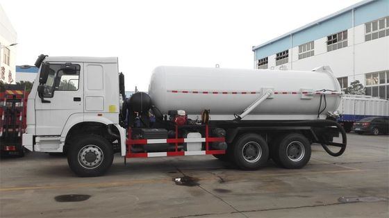 Full Drive Off Road Sewage Cleaning Truck , 6x6 HOWO Sewage Tanker Truck