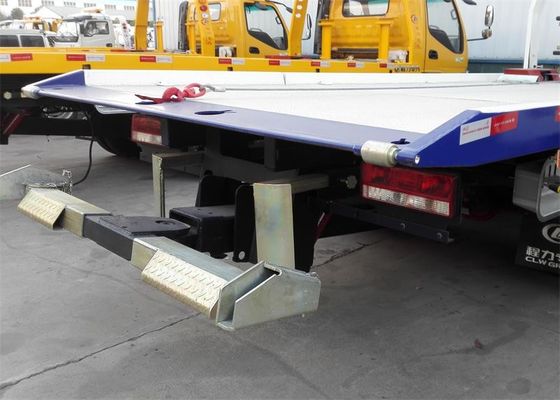 5 Meters Flatbed Wrecker Tow Truck With 3.2 Ton XCMG Crane Vehicle Lifting