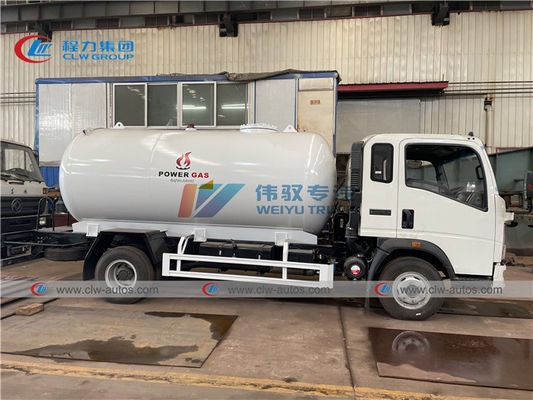 HOWO RHD 8000 Liters LPG Bobtail Truck For Gas Station